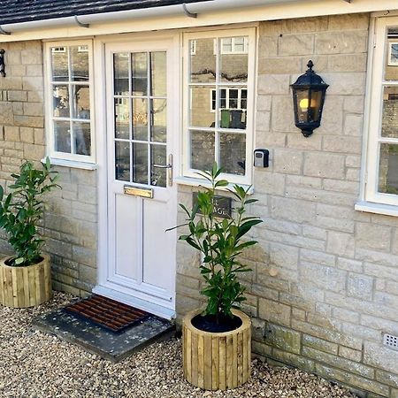 Well Cottage: A Cotswold Cottage At The Heart Of The Village Of Crudwell Eksteriør billede