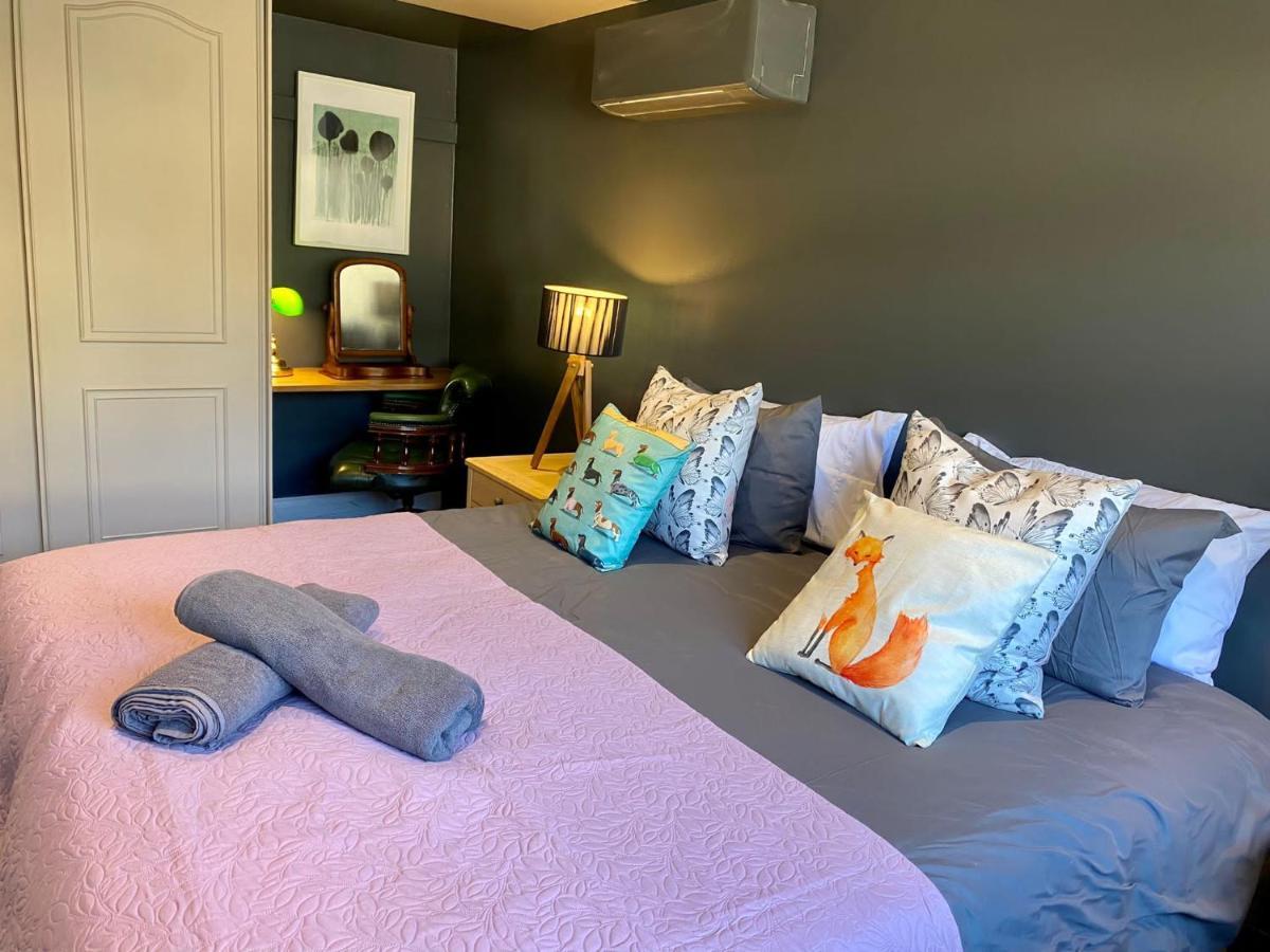 Well Cottage: A Cotswold Cottage At The Heart Of The Village Of Crudwell Eksteriør billede