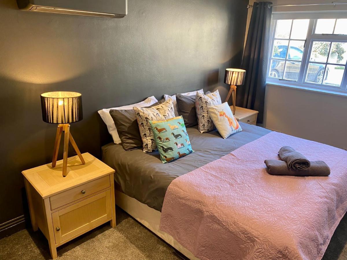 Well Cottage: A Cotswold Cottage At The Heart Of The Village Of Crudwell Eksteriør billede