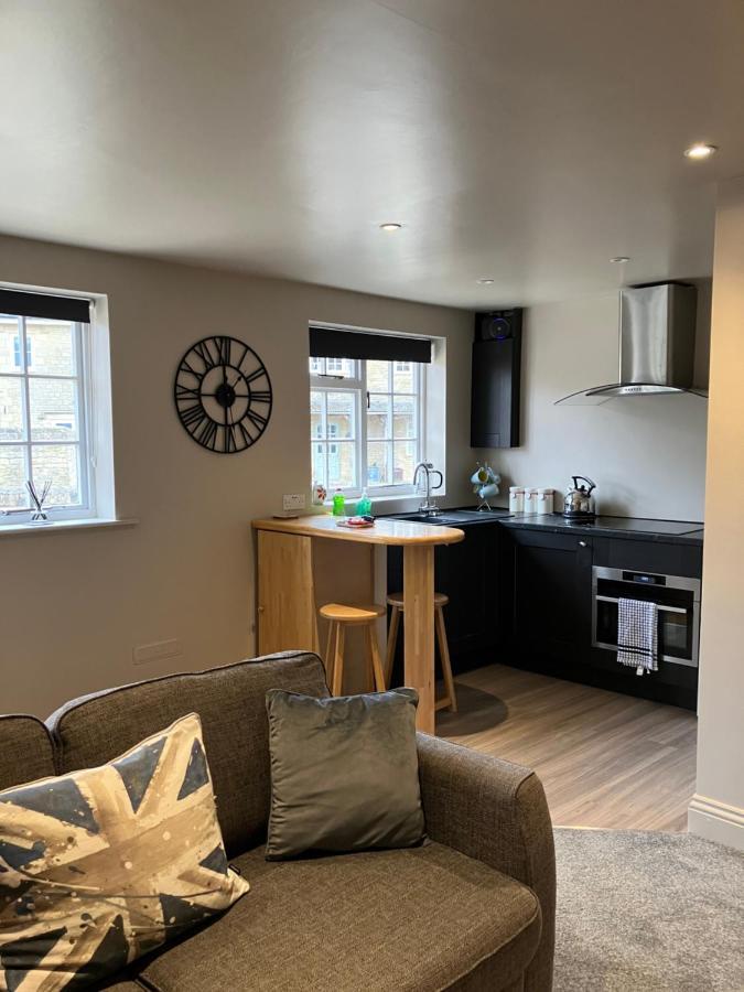Well Cottage: A Cotswold Cottage At The Heart Of The Village Of Crudwell Eksteriør billede